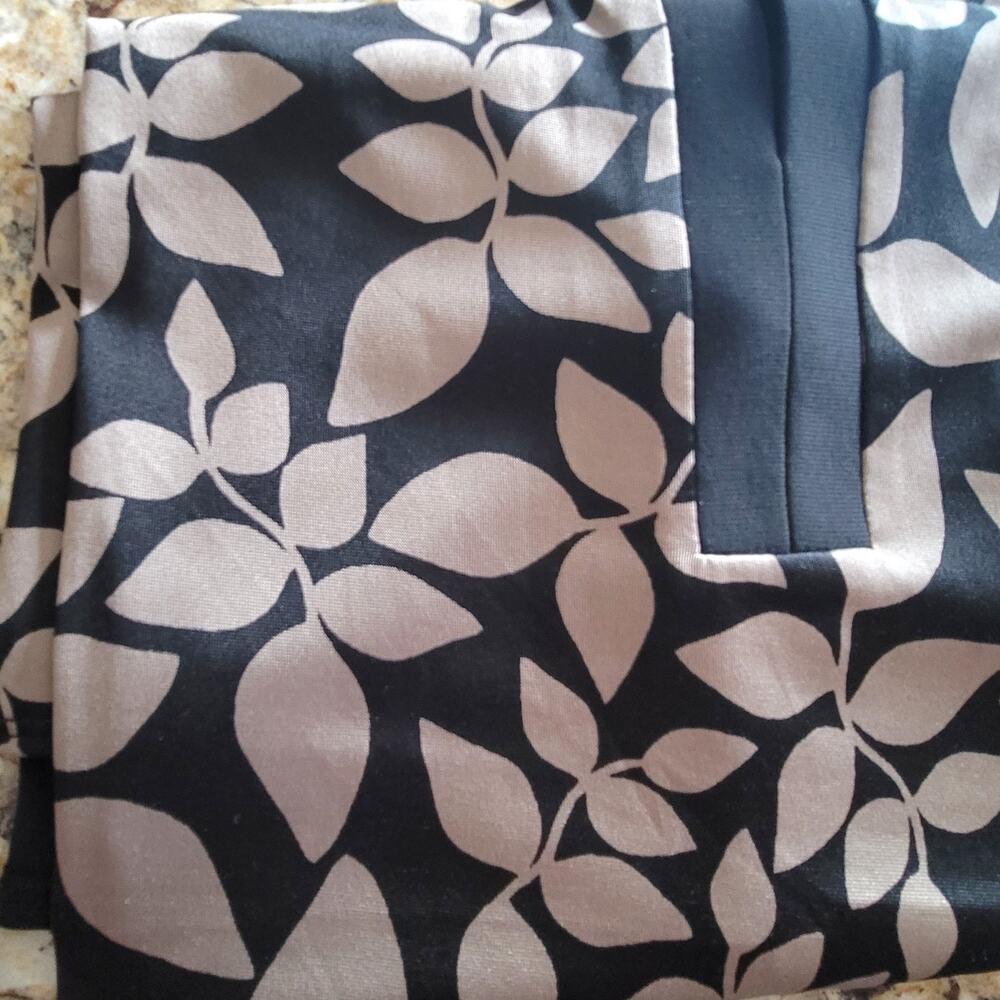 2/$15 PerSeption Concept Womens Black Tan Leaf Print Top Keyhole Neck Size XL - Picture 13 of 14